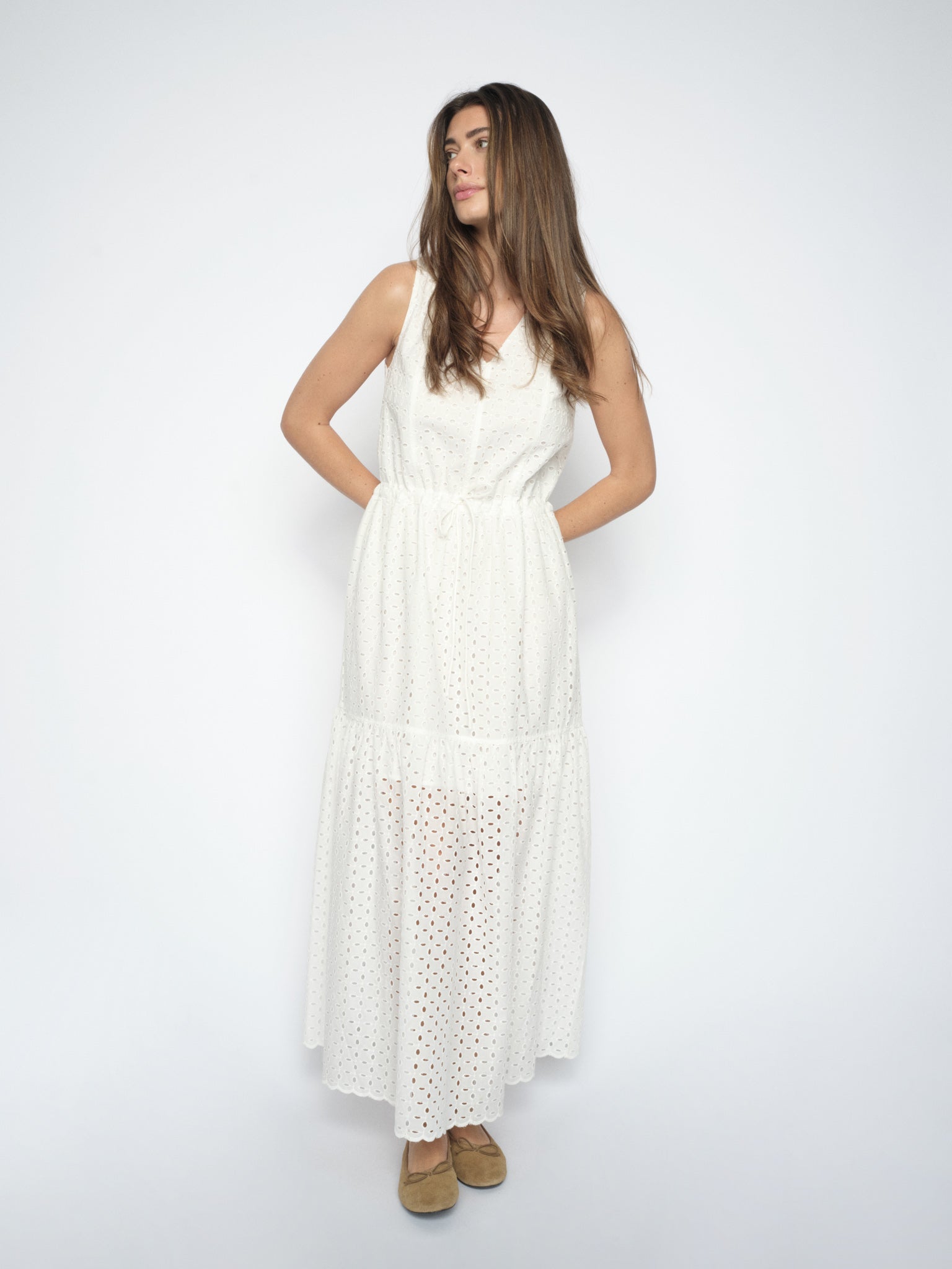 Modelshot / White / Detail